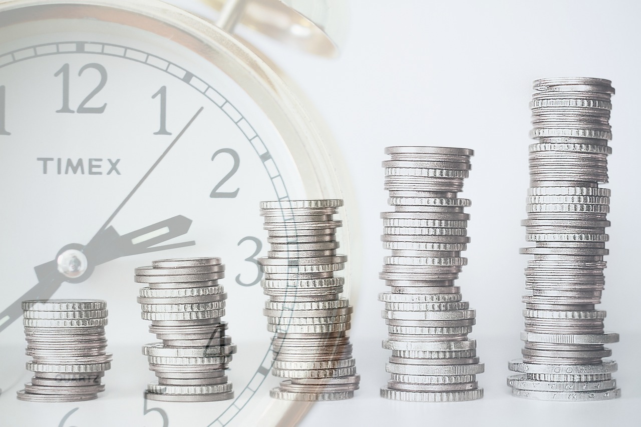 Professional bookkeeping service wins by a 10-40x margin on error rate.